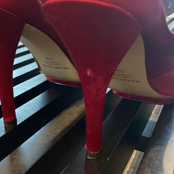 Max Studio Women’s Red Satin heel - Picture 4 of 10